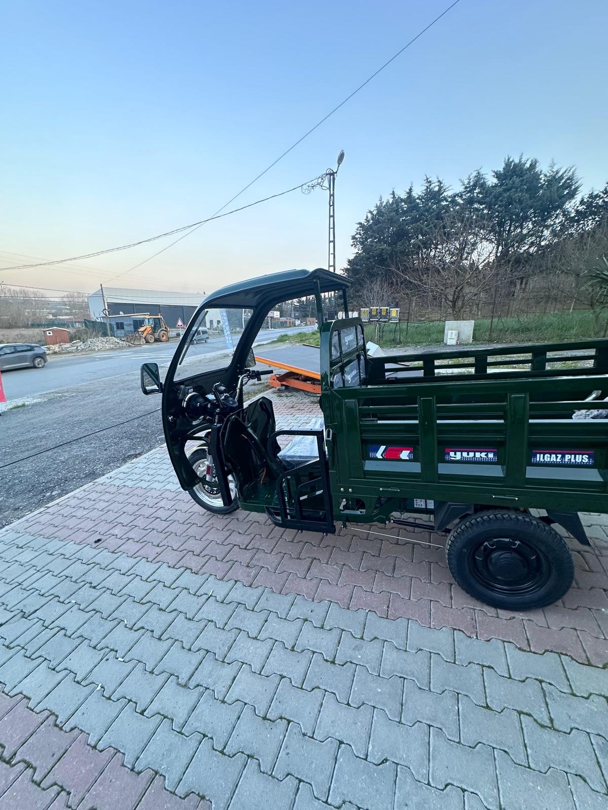 YUKİ ILGAZ PLUS 3 TEKERLEKLİ ELEKTRİKLİ 72V KABİNLİ YEŞİL (3000 WATT) - Görsel 4